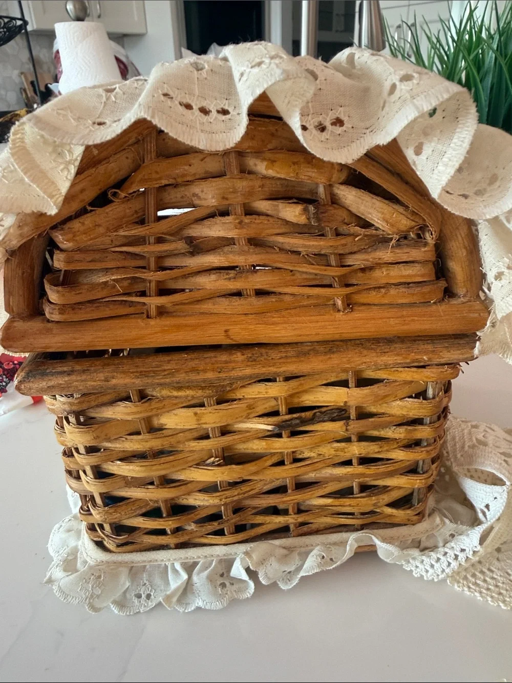 Vintage-Style Wicker Storage music Basket with Pink Floral Fabric and Lace